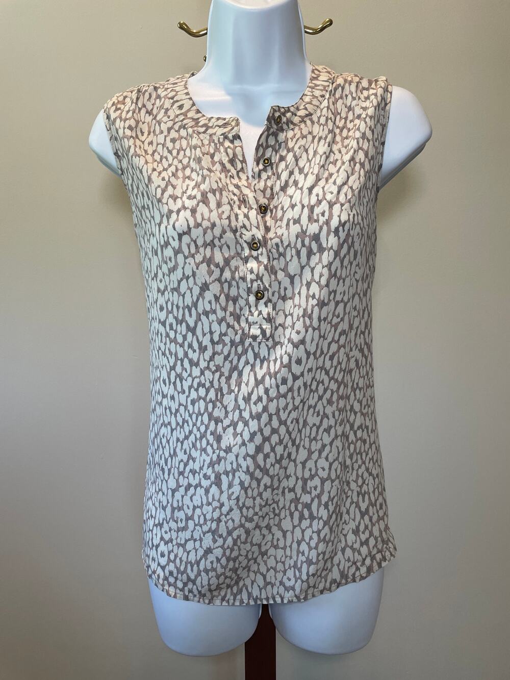 Banana Republic Silk Sleeveless Top Size L Petite Gray Animal Print